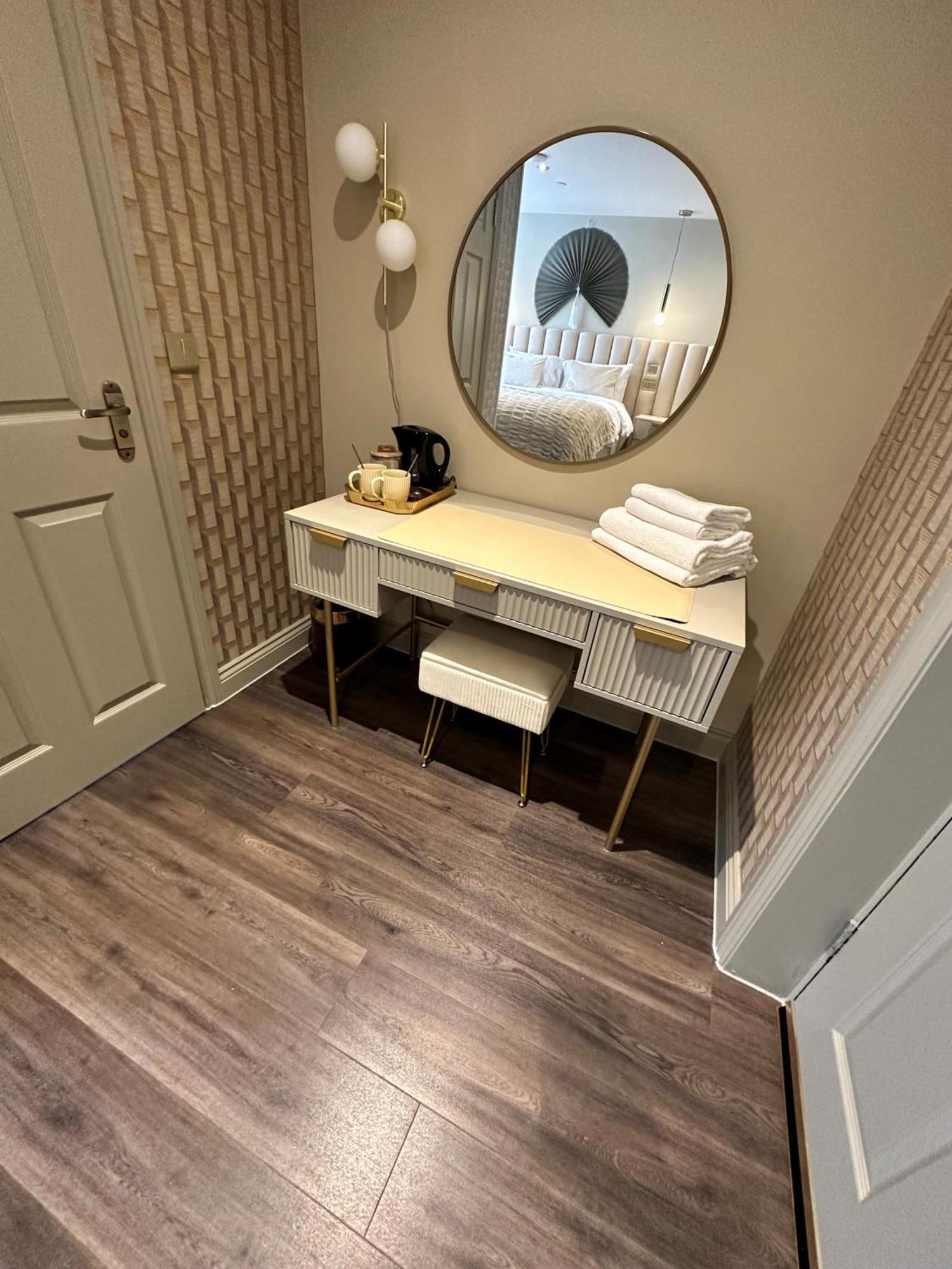 Howfield Hotel Merthyr Tydfil Bagian luar foto